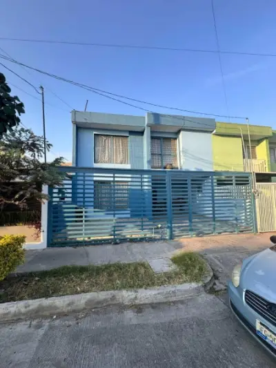 Casa en VENTA por el Mercado de Abastos, Guadalajara.