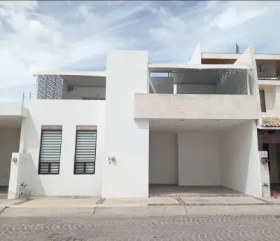 Casa de una planta en venta con departamento independiente