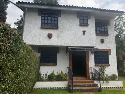 CASA MUY ACOGEDORA EN CONDOMINIO HORIZONTAL ARBOLADO