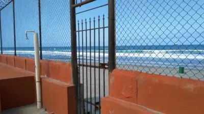 Hotel en Venta frente al mar de 6380m2 en Rosarito Centro.