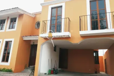 CASA EN VENTA EN FRACCIONAMIENTO SOBRE RECTA A CHOLULA