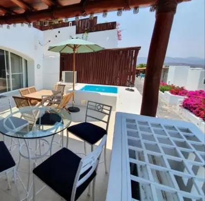 V410 Villa en Venta 2 recámaras amplia terraza y jacuzzi