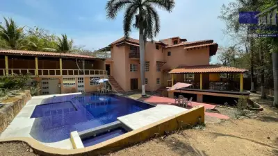 Casa en venta en Zihuatanejo de Azueta - foto 3