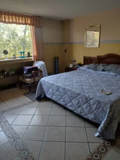 CASA CON 4 DEPARTAMENTOS INDEPENDIENTES Y SALÓN DE FIESTAS