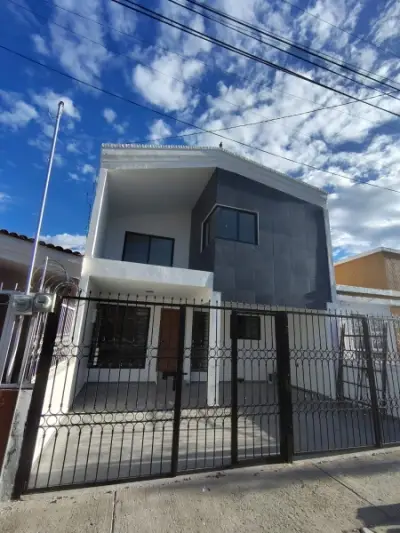 CASA EN VENTA EN REMODELACIÓN