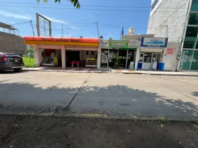 PROPIEDAD EN VENTA CUENTA CON TRES LOCALES