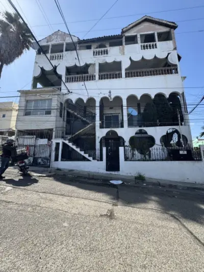 Edificio de 8 departamentos en venta en La Escondida