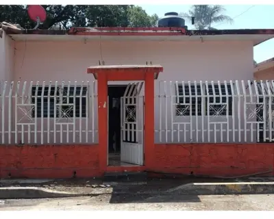 Casa en venta en zona Centro de San Pedro Tapanatepec, oax.