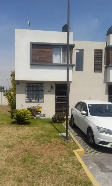 CASA MINIMALISTA EN FRACCIONAMIENTO