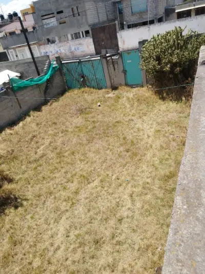terreno en esquina con tres locales comerciales