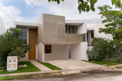 CASA EN VENTA EN MERIDA, YUCATÁN, EN PARQUE CENTRAL CHOLUL