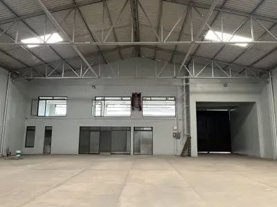 Venta de Bodega con oficinas