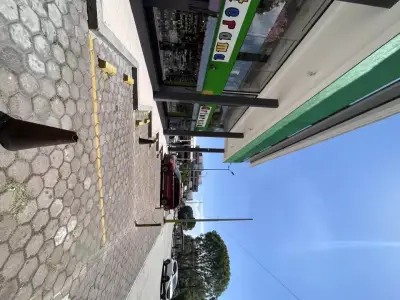 Renta de Local en Plaza Dorada
