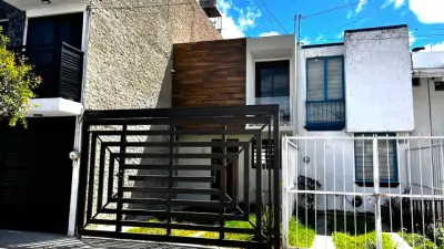 Casa en venta. Col. Altavista Residencial. Zapopan.