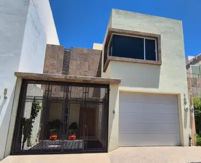 Casa en venta en privada conde Santiago de la laguna (abajo)