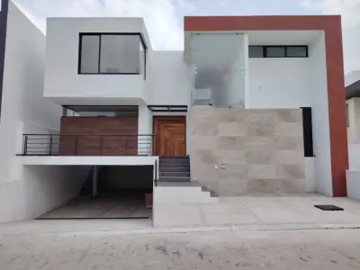 EXCELENTE RESIDENCIA EN VENTA