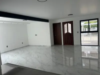 HERMOSA CASA EN RENTA 100% REMODELADA