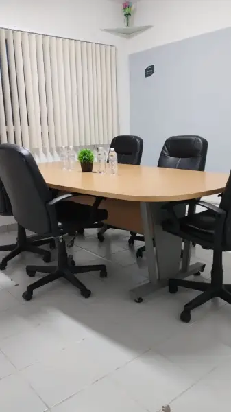 SALA DE JUNTAS POR HORAS DESDE $100
