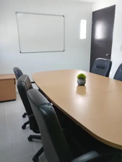 SALA DE JUNTAS POR HORAS DESDE $100
