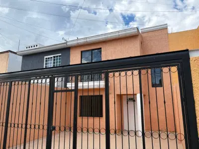 Casa cercana a la calzada independencia y periférico