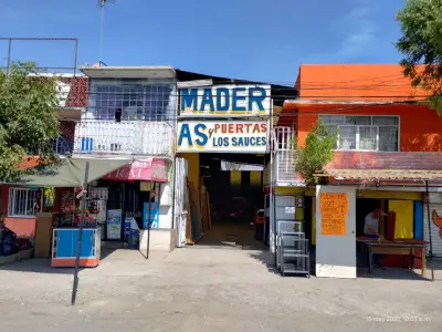 nave industrial con casa y 4 locales comerciales