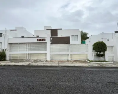 Harmosa casa en venta en Juriquilla
