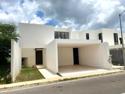 VENTA DE CASA EN PRIVADA EN MONTEALBAN MERIDA YUCATAN