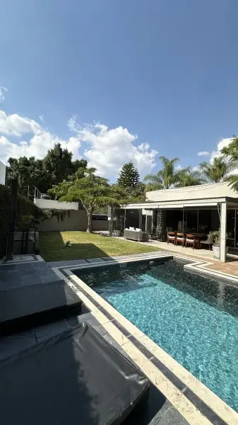 Casa de una planta con alberca propia y 3 recámaras