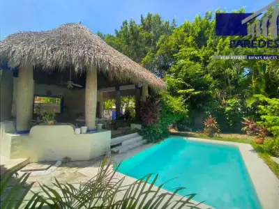 C101 Venta de casa 3 recamaras Alberca y Terreza en Ixtapa