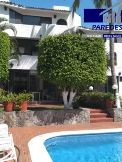V403 Villa en Venta, un costado Hotel Ixtapa Palace