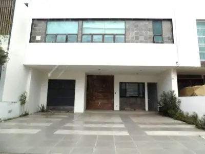 CASA MODERNA EN COTO A 5 MINUTOS DE PLAZA ANDARES, ZAPOPAN