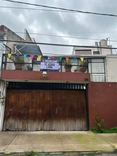 CASA EN DOS NIVELES EN VENTA