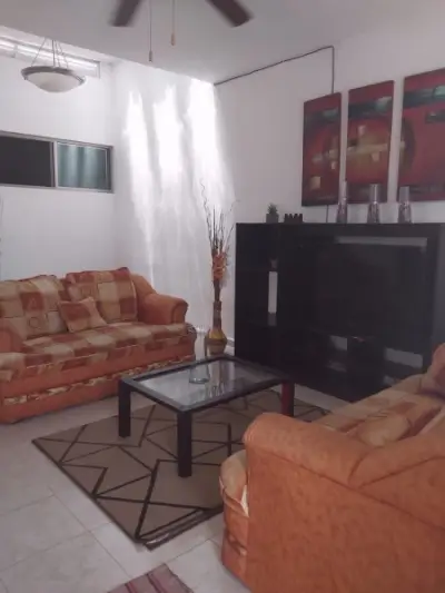 RENTA DE CASA AMUEBLADA EN FRACCIONAMIENTO LOS HEROES MERIDA
