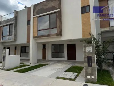 Casa en venta 3 recamaras Fracc Zibata, El Marques Queretaro
