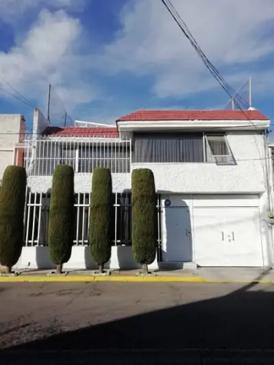 CASA EN VENTA, EXCELENTE UBICACIÓN A UNOS METROS DE CU