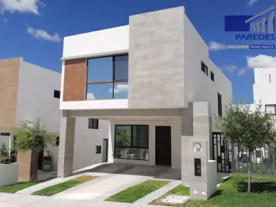 QC105 Casa en venta 3 recamaras Fracc Zibata, El Marques