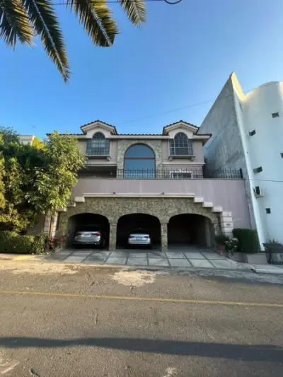 Venta Casa de lujo de 450 m2 en Villa Montaña San Pedro GG