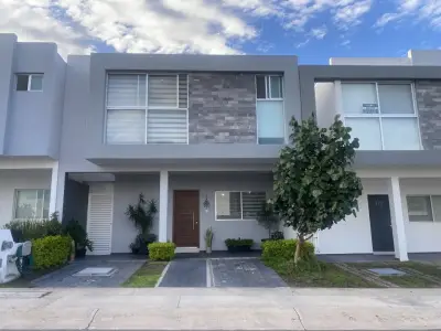 Moderna casa en cumbres de juriquilla