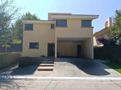 Casa en venta en club atlas colomos