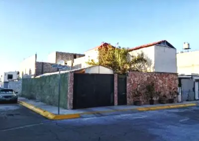 VENTA DE CASA CON TERRENO EXCEDENTE DE 157 M2