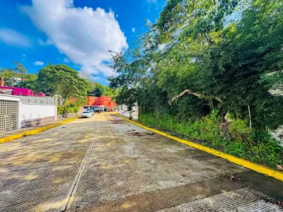 Terreno en Venta en Fracc. Pozo Azul, Entrando por Murillo V
