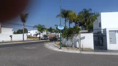 Hermosa y funcional casa, muy iluminada. Veala
