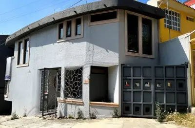 REMATO BONITA Y AMPLIA CASA EN LOMAS LINDAS, ATIZAPAN.