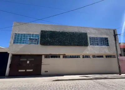 REMATO BONITA Y MUY AMPLIA CASA EN LOMA BONITA, QUERÉTARO.