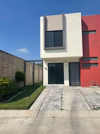 Casa en venta en fraccionamiento vista de sur