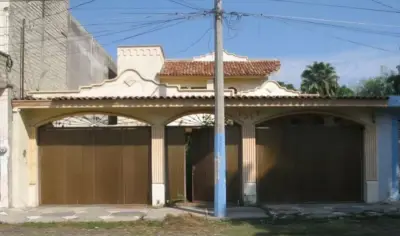 REMATO CASA EN DOS NIVELES EN COLIMA