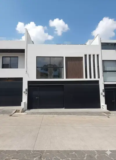 Hermosa y amplia casa en renta