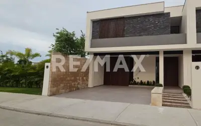 Casa en venta en Centro - foto 2