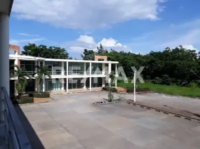 Plaza - comercial en venta