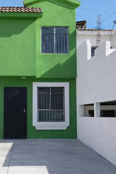 Casa de dos niveles villas del sol v